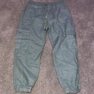 gap small petite green joggers w pockets on side of leg
